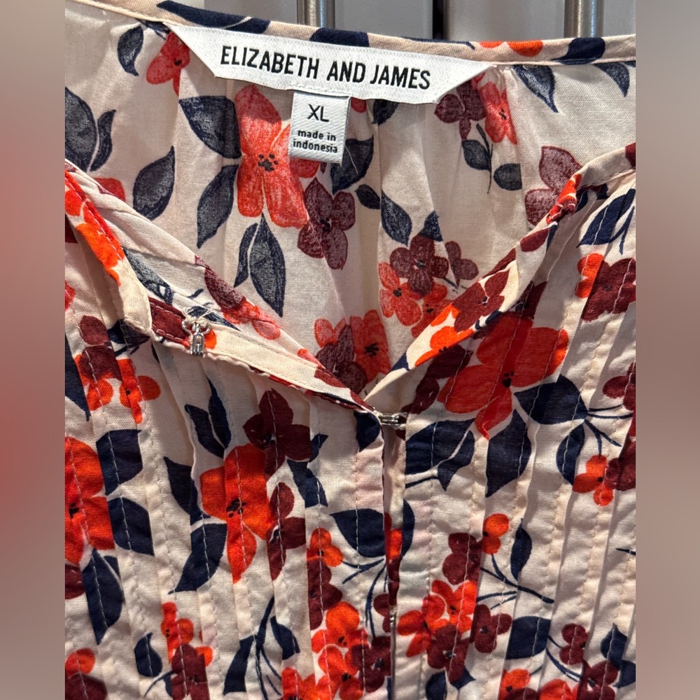 ELIZABETH AND JAMES top blouse shirt. Never worn Floral print super cute! - Picture 3 of 5